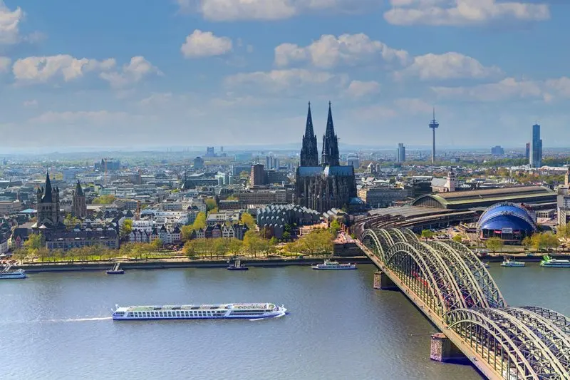 Scenic's Weekend Flash Returns: $100 Off 2026 and 2027 River and Ocean Cruises