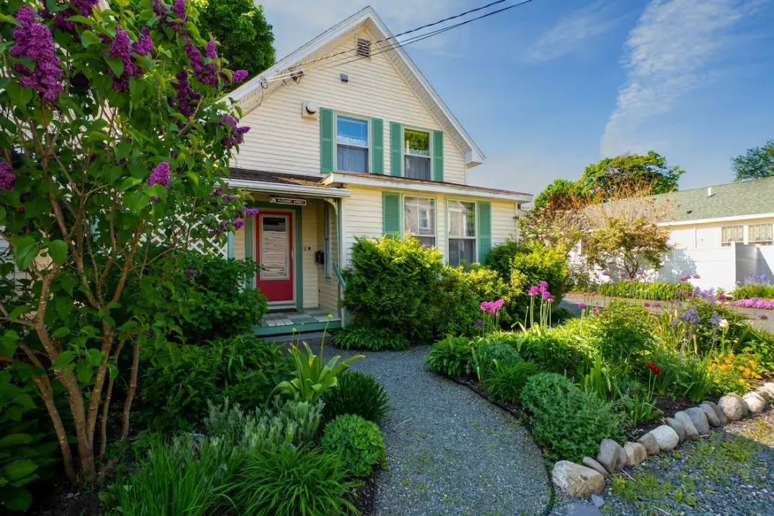 Ten Bar Harbor Airbnbs That Make a Strong Case for an Autumn Trip to Maine