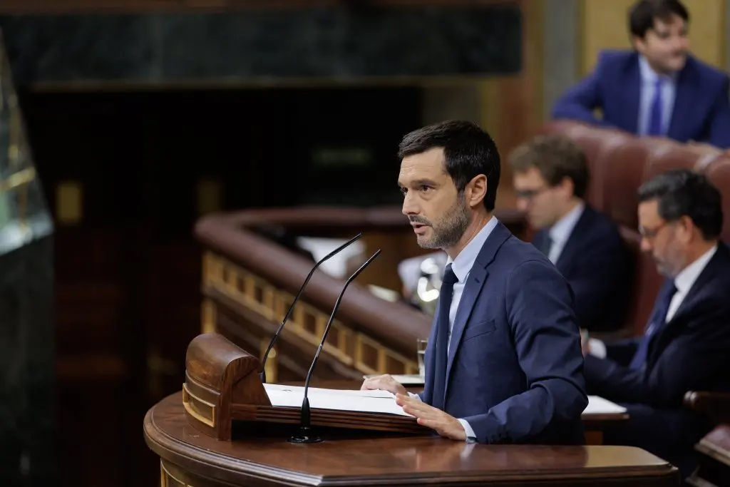 Spain orders removal of 8,318 holiday let adverts disguised as temporary rentals