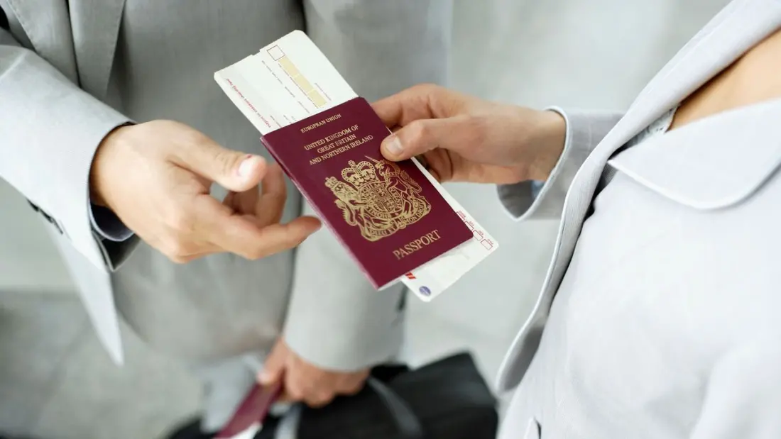 UK arrivals go passport-free: contactless eGates land in 2027