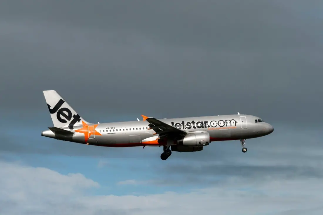 Jetstar jet cleared a van by 15 metres on final approach at Townsville