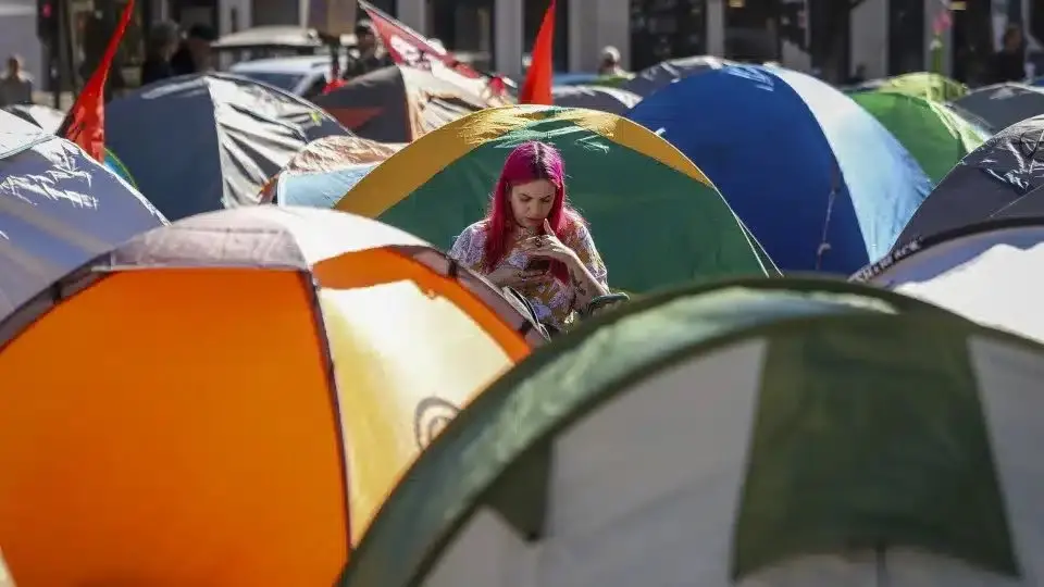 Lisbon's Rossio square: why around a hundred tents have taken over one of the city's most famous landmarks