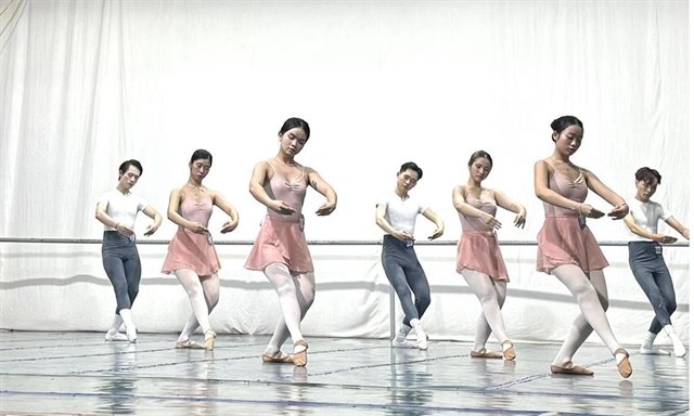 Vietnam stages its first national student dance contest this November