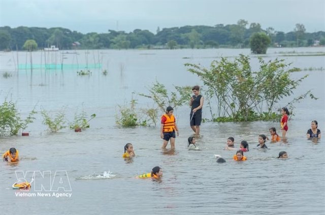 Bathing in Flooded Fields: An Giang's Flood Season Turns Water Into Fun