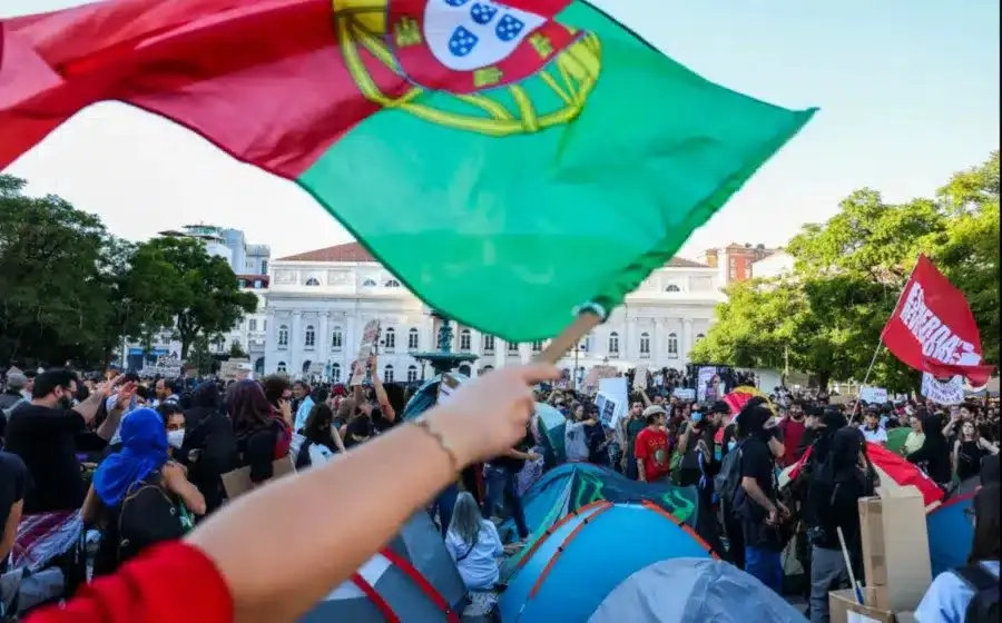 Housing protests set up camp in central Lisbon and Porto — what travellers should know