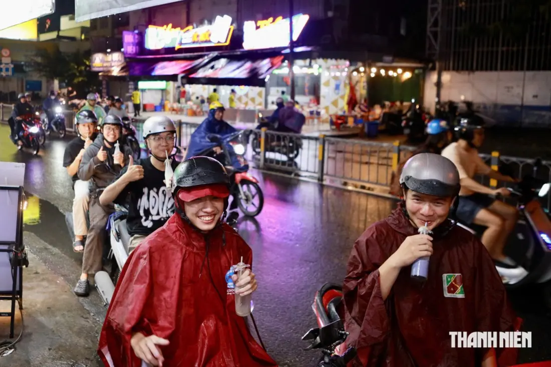 Thirty Years of Curbside Milk: Inside Ho Chi Minh City's 8,000-VND Motorbike Milk Stall