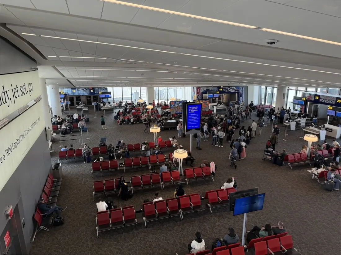 American Airlines trials honest delay times, starting in Charlotte