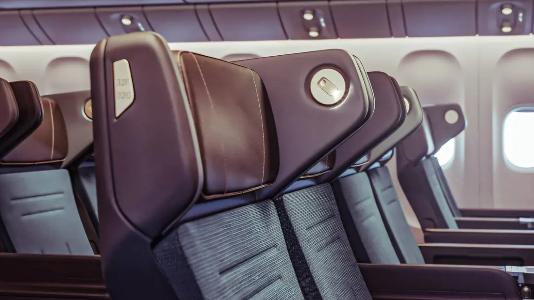 Singapore Airlines vs Cathay Pacific: Which Premium Economy Cabin Wins?
