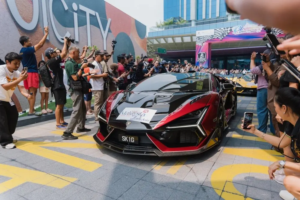 100 Lamborghinis Roar From Putrajaya to Sepang as Malaysia's F1 Weekend Kicks Off
