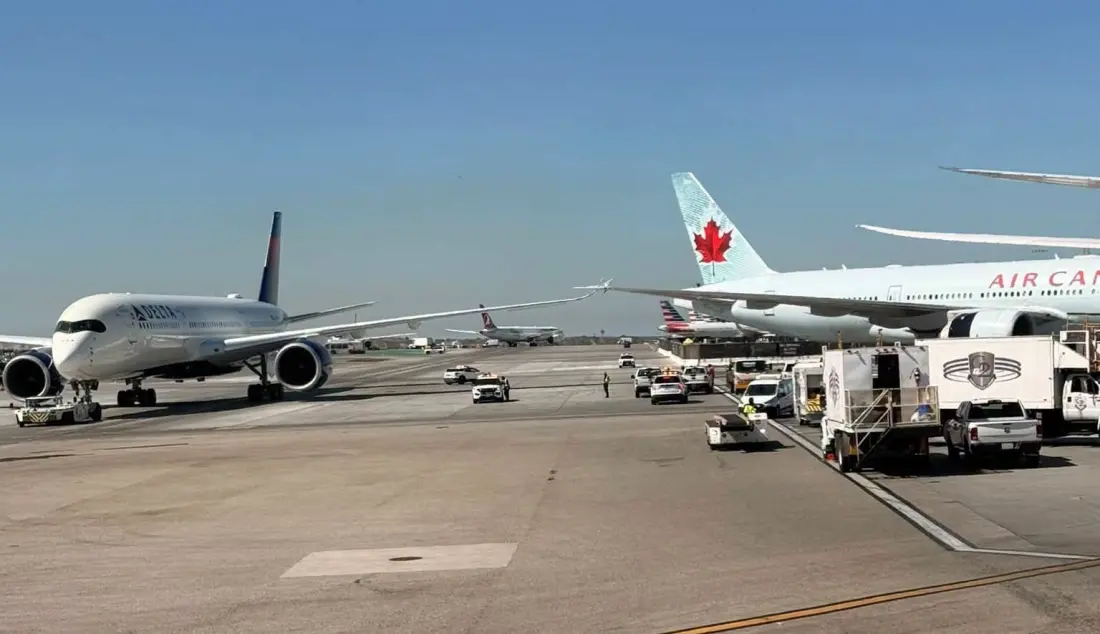 Delta A350 Clips Air Canada 777's Tail While Taxiing at LAX