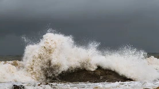 Durban braces for 80 km/h gusts: KwaZulu-Natal coast under wind warning this Monday