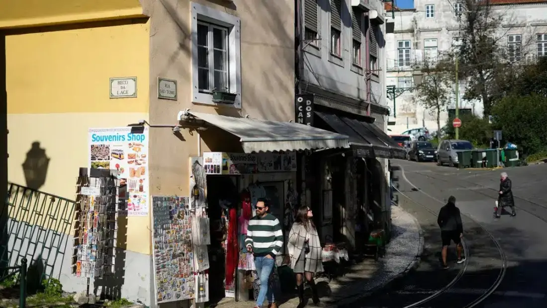 Portugal's town halls set to win back control over shops in historic centres