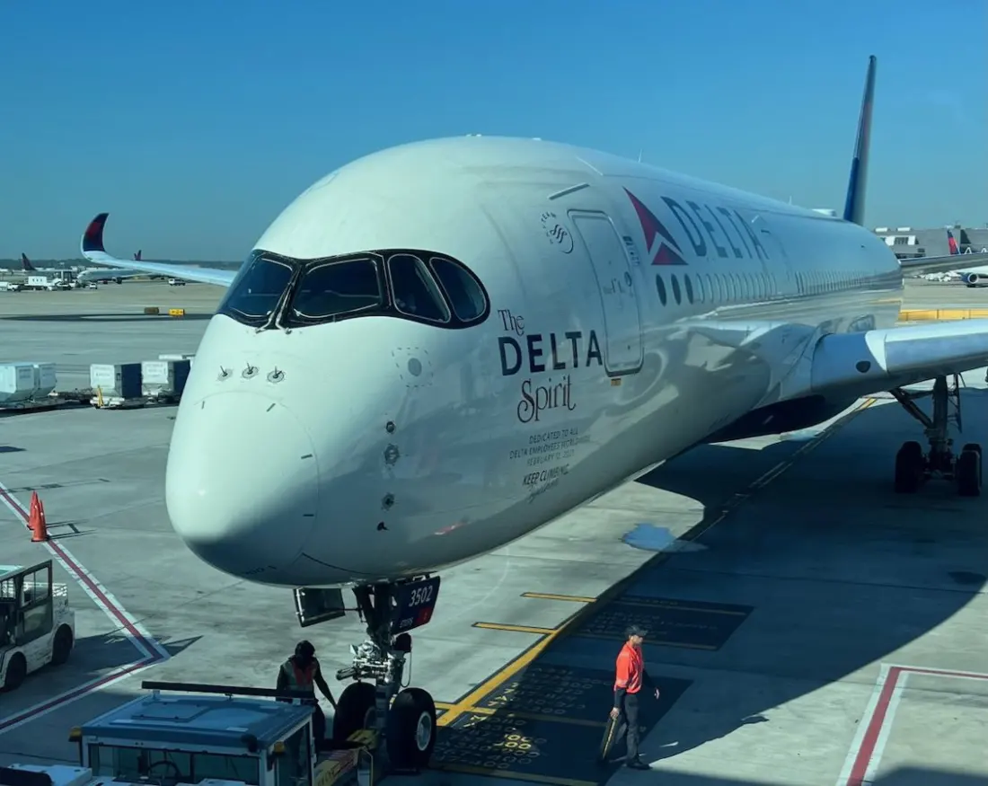 Delta sends top-tier flyer an AI apology — and forgets to delete the prompt