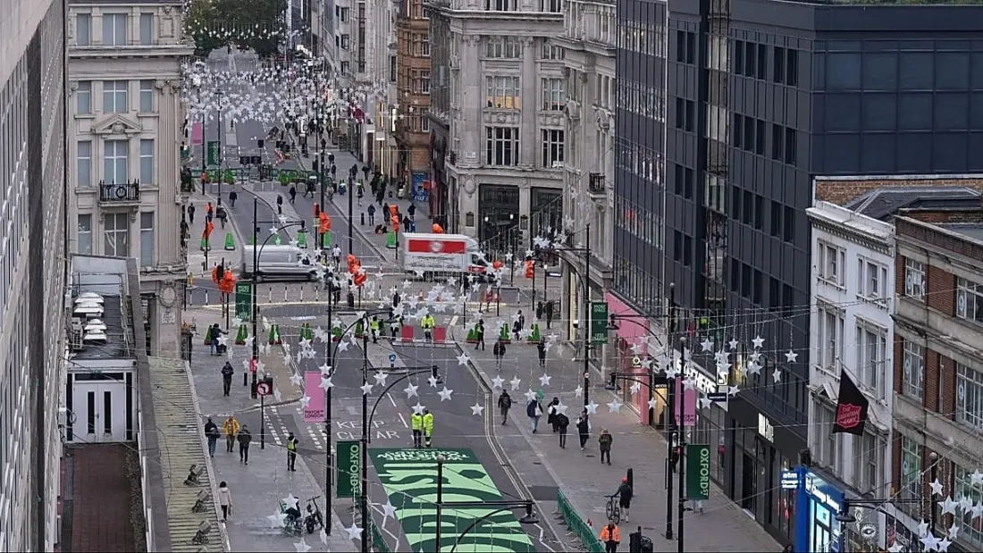 Oxford Street is now car-free — just in time for Christmas shopping