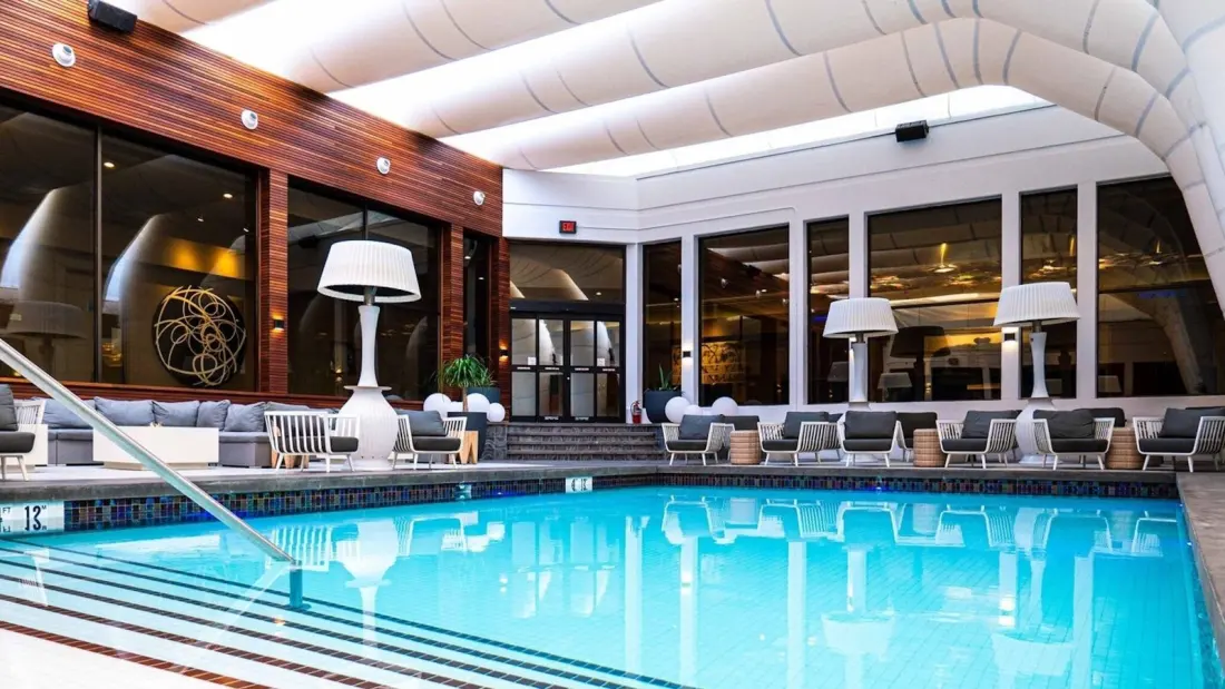 Calgary's heated rooftop pool keeps swim season alive all winter