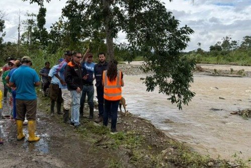 Unseasonal flooding closes the Cuenca–Guayaquil highway and hits farm communities in Ecuador's Azuay province