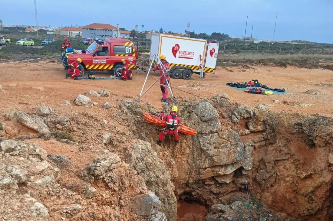German tourist dies in 20-metre cliff fall near Sagres beaches