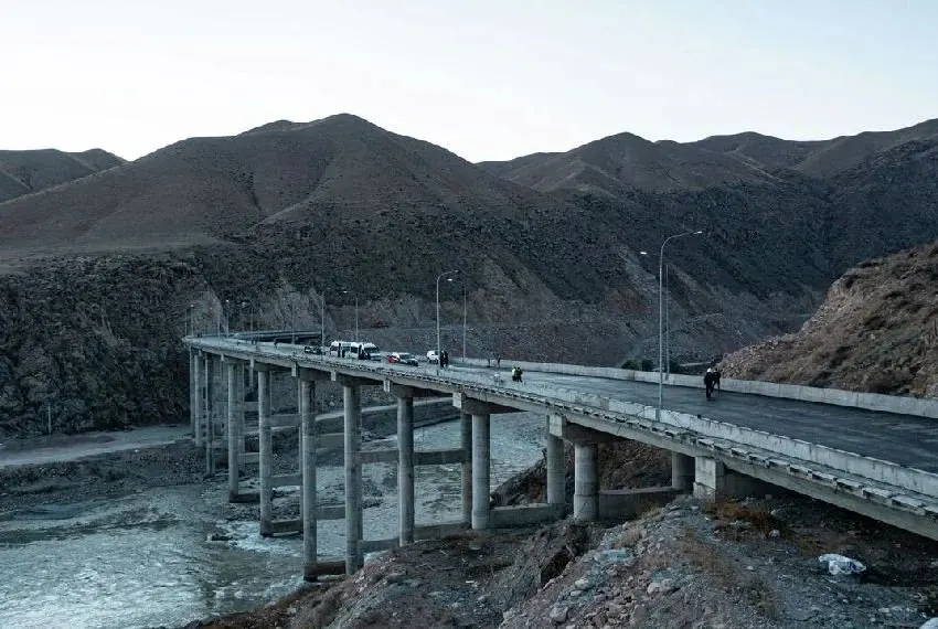 Kyrgyzstan closes Kok-Art tunnel on the North-South road from November 1