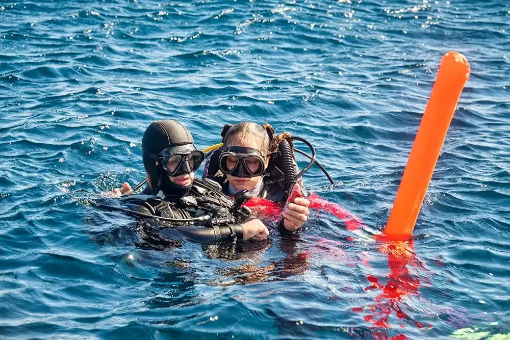 Garmin SOS devices now link directly to DAN dive-emergency support