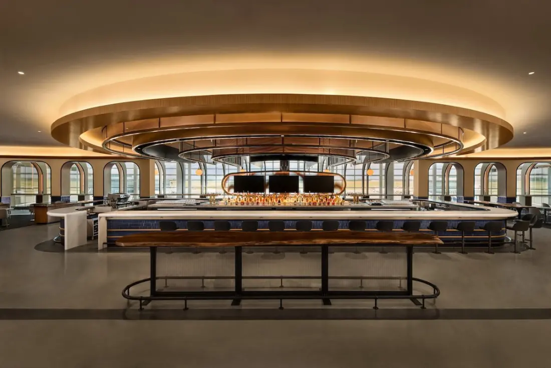 United's New 54,000 Sq Ft Houston Club Is Now the Largest Airline Lounge in the Americas