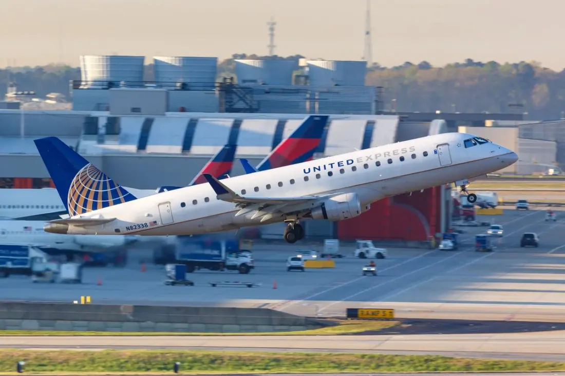 Houston flight turns back after cockpit windshield shatters minutes into flight