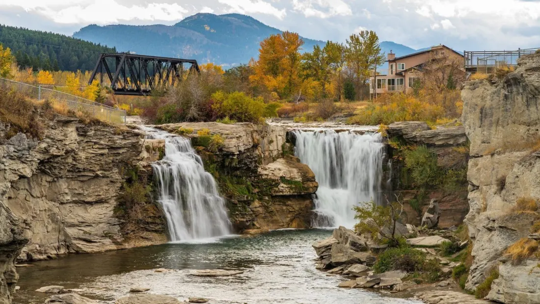 Five Alberta waterfalls to see before the snow arrives