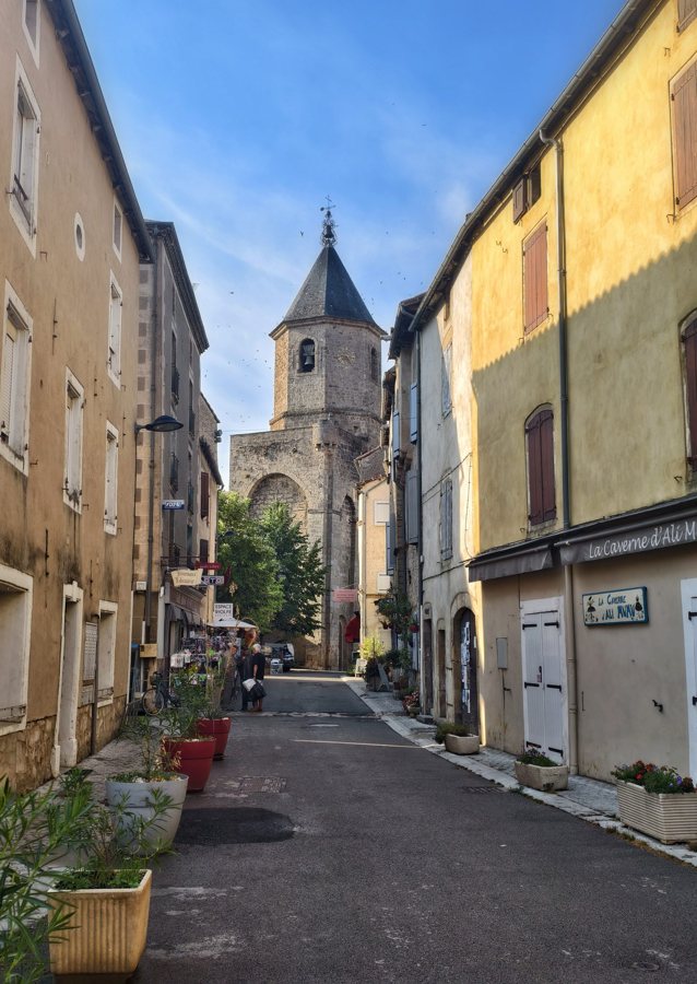Camping Next to a French Castle for €6: Trail Magic on the Hexatrek