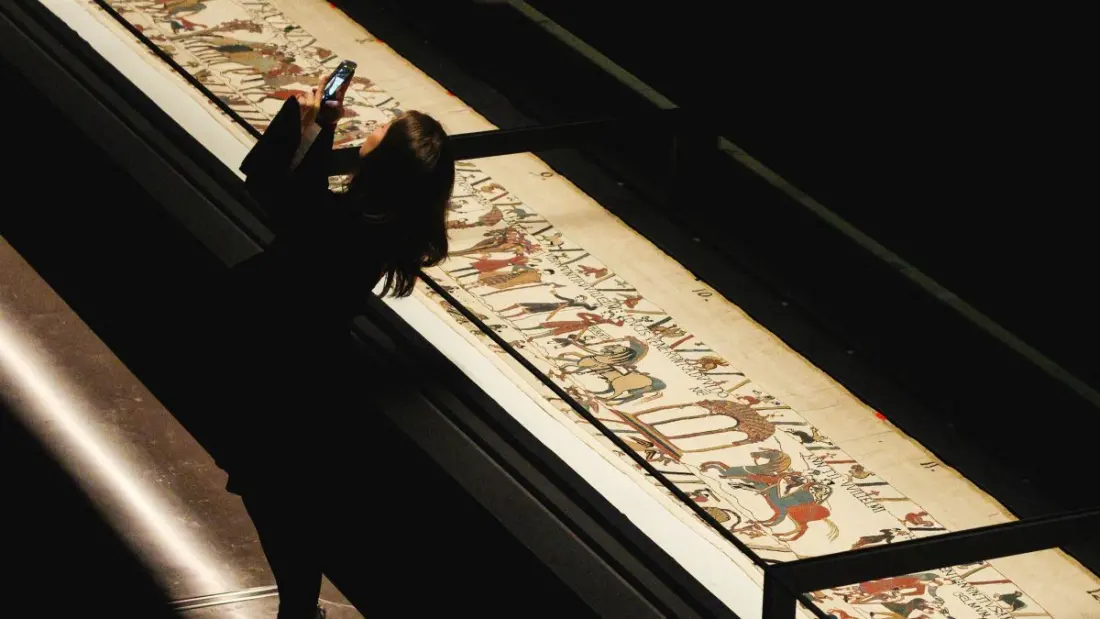 Bayeux Tapestry Photo Ban as London Crowds Swamp British Museum Show