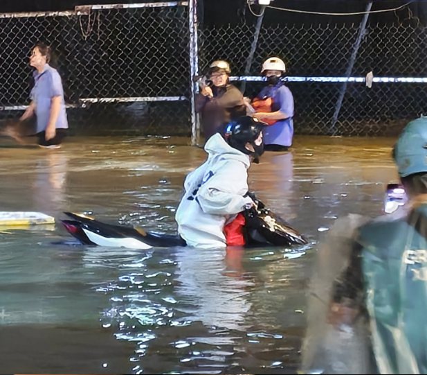 Three-Hour Commutes: When Ho Chi Minh City's Rush Hour Meets a Downpour