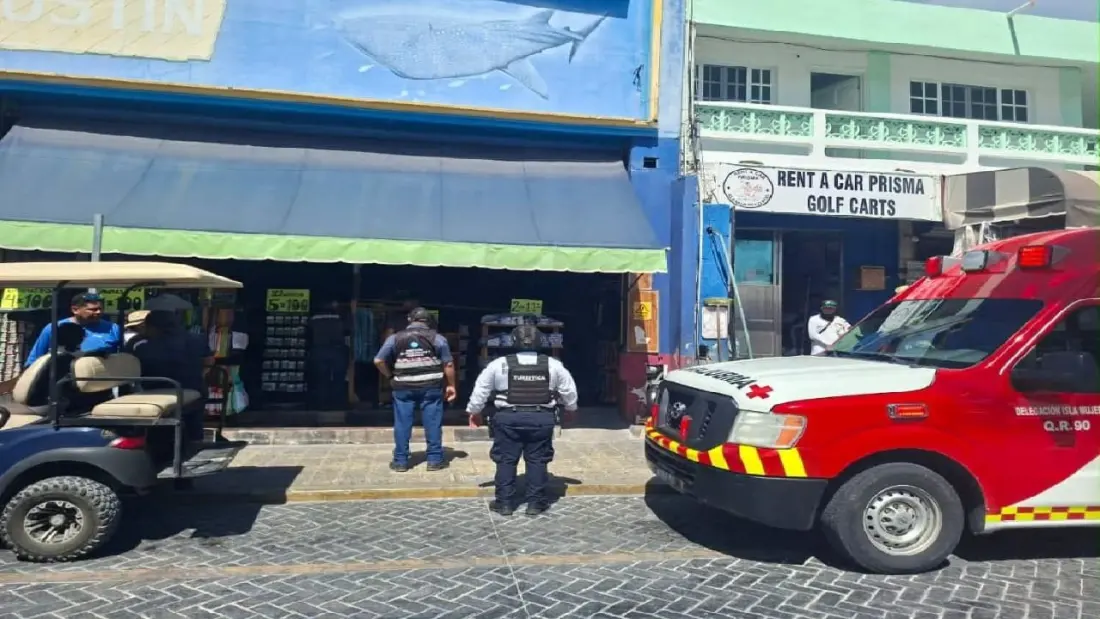 Foreign tourist dies after suspected heart attack in Isla Mujeres shopping centre