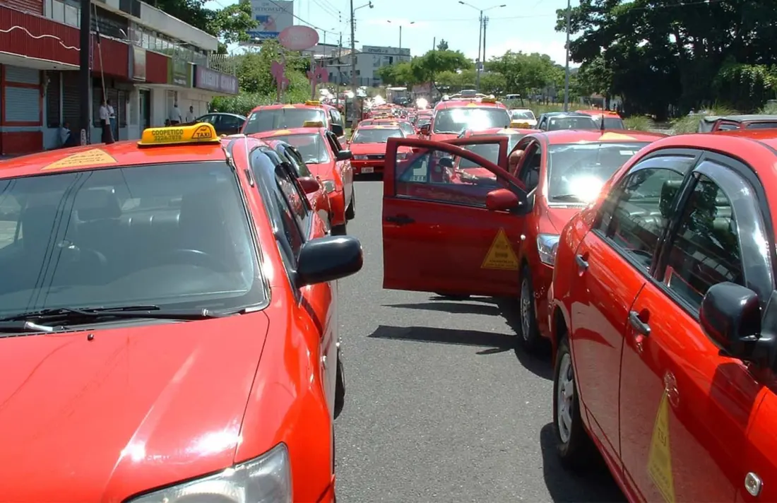 Costa Rica's Red Taxis Now Work Through Uber - Here's What Changes for Travellers
