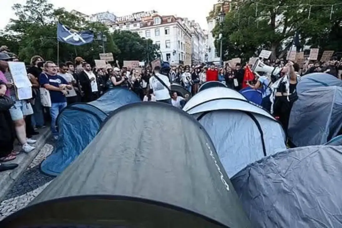 Protest camps set to return to central Lisbon and Porto squares tonight