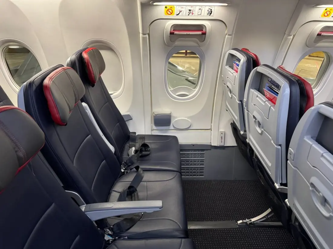 No Clouds Allowed? Passenger Claims American Airlines Crew Banned All Photos Onboard