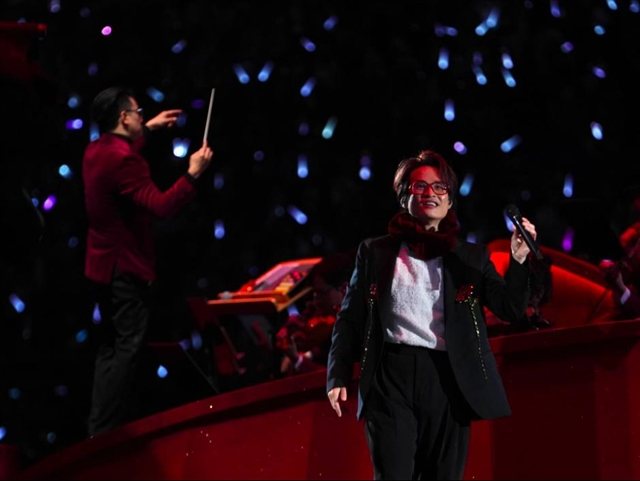 Hà Anh Tuấn brings his 20th-anniversary concert to a HCM City circus venue