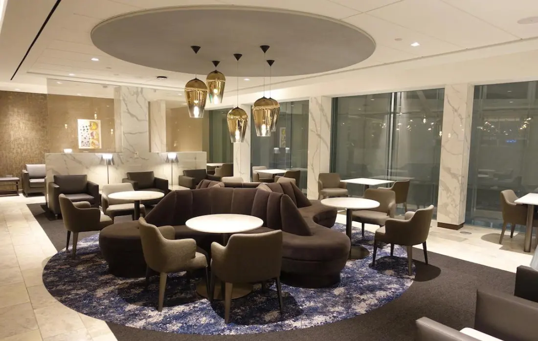 Chase United Club Card: lounge access, free bags and a 90,000-mile bonus — but is $695 worth it?
