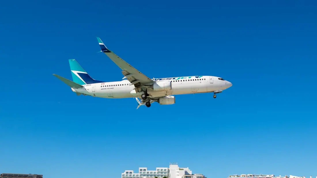 A Half-Hour Taxi at Seattle: Why One WestJet 737 Burned 800 Pounds of Fuel Before Takeoff