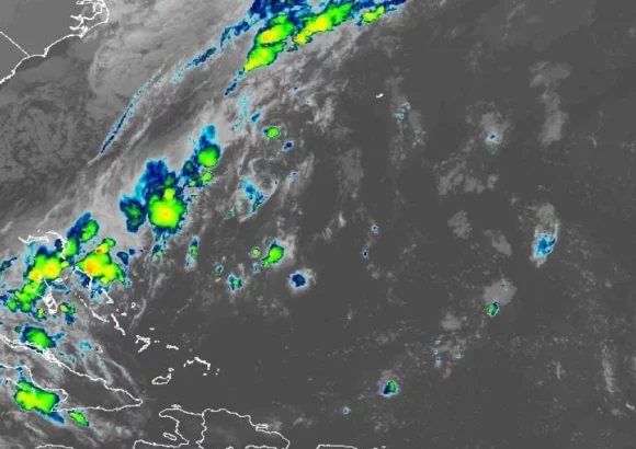 Sunny Mornings, Stormy Afternoons: Dominican Republic's Weekend Weather Split Explained
