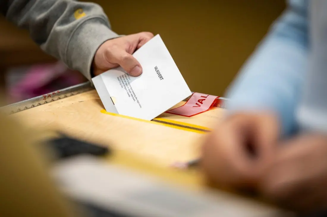 Sweden's Election Too Close to Call as Two Political Blocs Trade the Lead