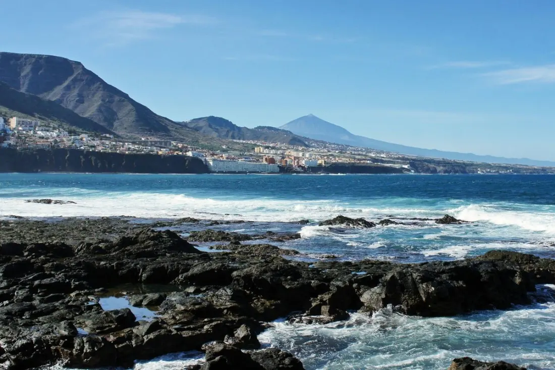 Tenerife beach rules tighten in La Laguna: smoking, speakers and pool soap now banned