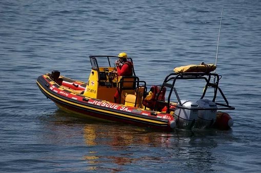 Fog strands five kayakers off Cape Town's Atlantic Seaboard in NSRI rescue