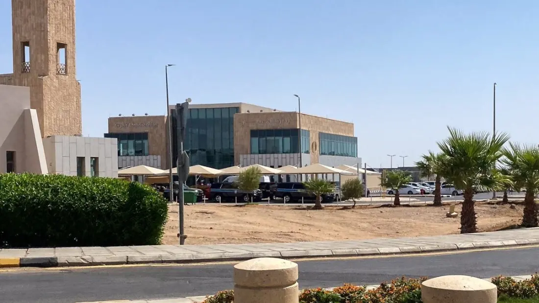 Co-pilot attacks captain on Dubai–Tel Aviv flight; passengers subdue him before emergency landing in Saudi Arabia