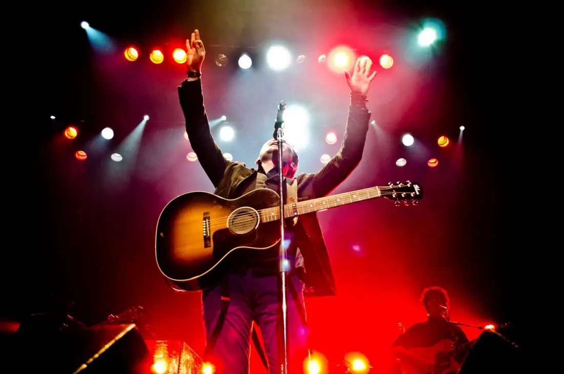 Fonseca Kicks Off 'Antes Que El Tiempo Se Vaya' Tour in Bogotá Before Multi-Country Run