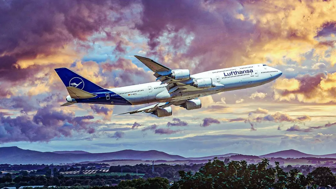 Lufthansa 747-8 Aborts Landing at LAX After Coming Within Inches of a Tail Strike