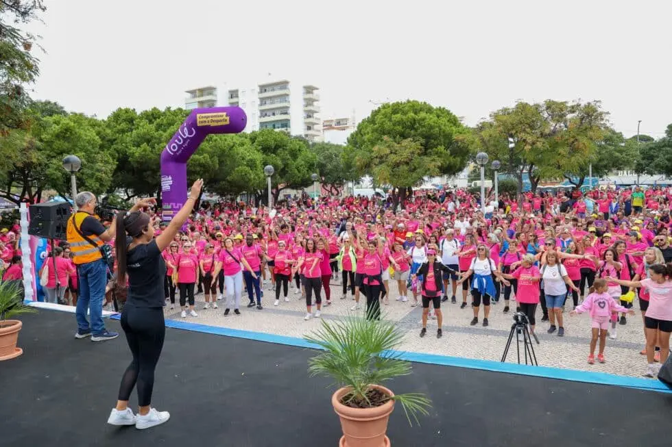 Over 3,500 Walk and Run for Pink October at Quarteira's Mamamaratona